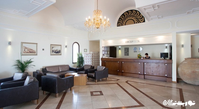 میز پذیرش و محوطه لابی هتل